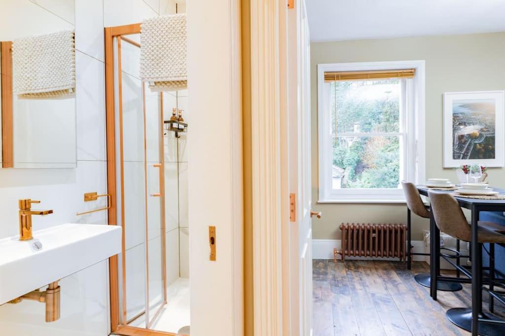 Stunning Boutique Flat In Central Location - Beatrice Бат Экстерьер фото